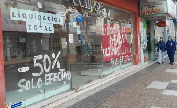 "Es más lo que se gasta que lo que entra": la crisis golpea al comercio de Gualeguaychú - imagen de origen