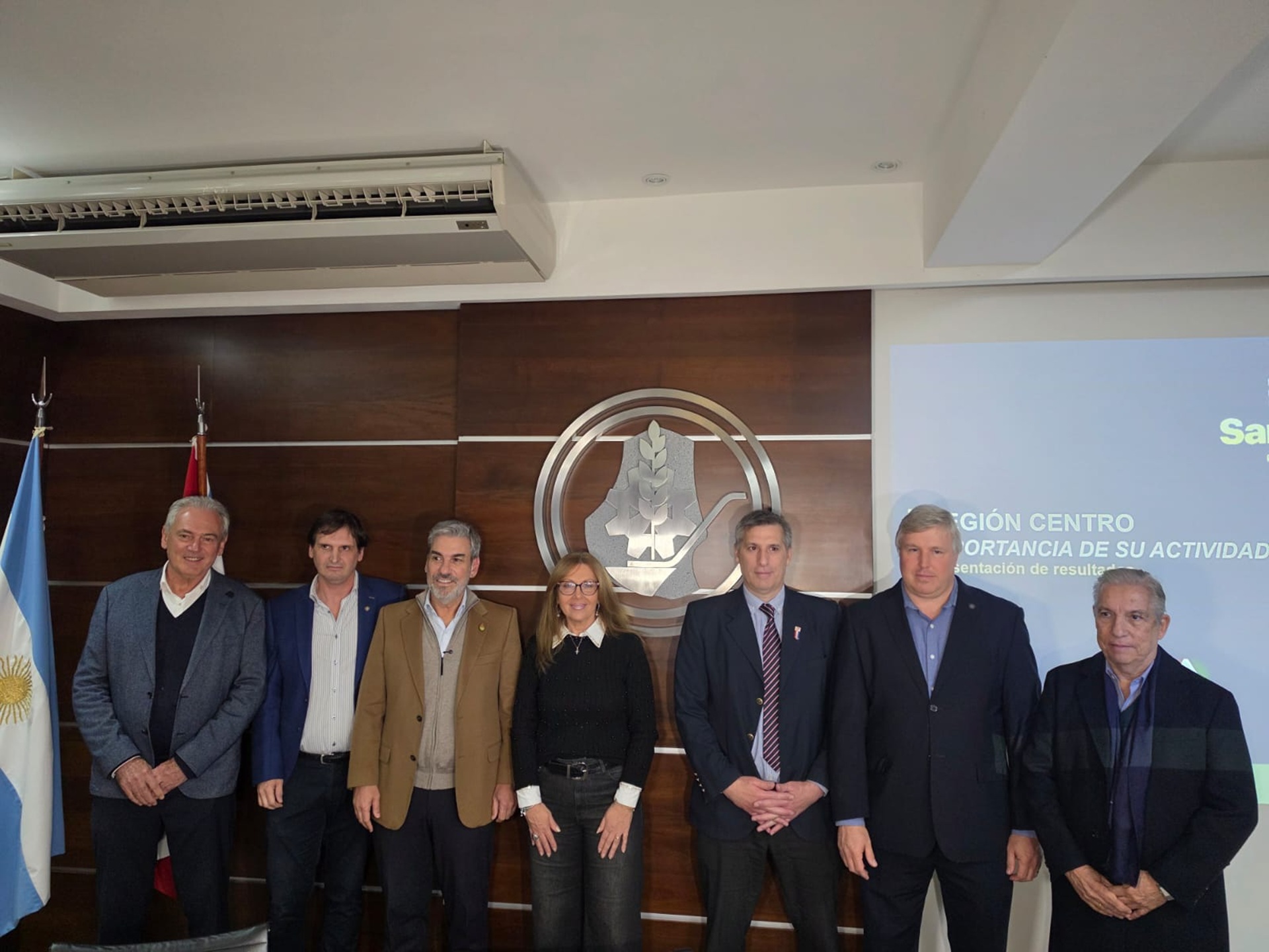 Un informe de la Región Centro sostiene que las provincias reciben menos recursos de los que aportan a la Nación - imagen de origen