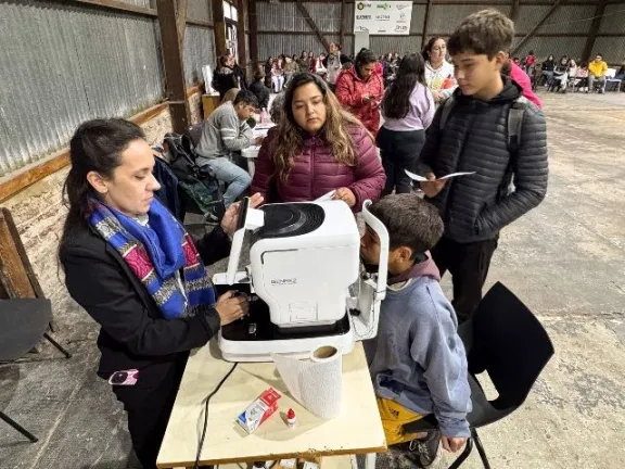 El Gobierno provincial resaltó que entregó 2.057 anteojos en 11 localidades entrerrianas - imagen de origen
