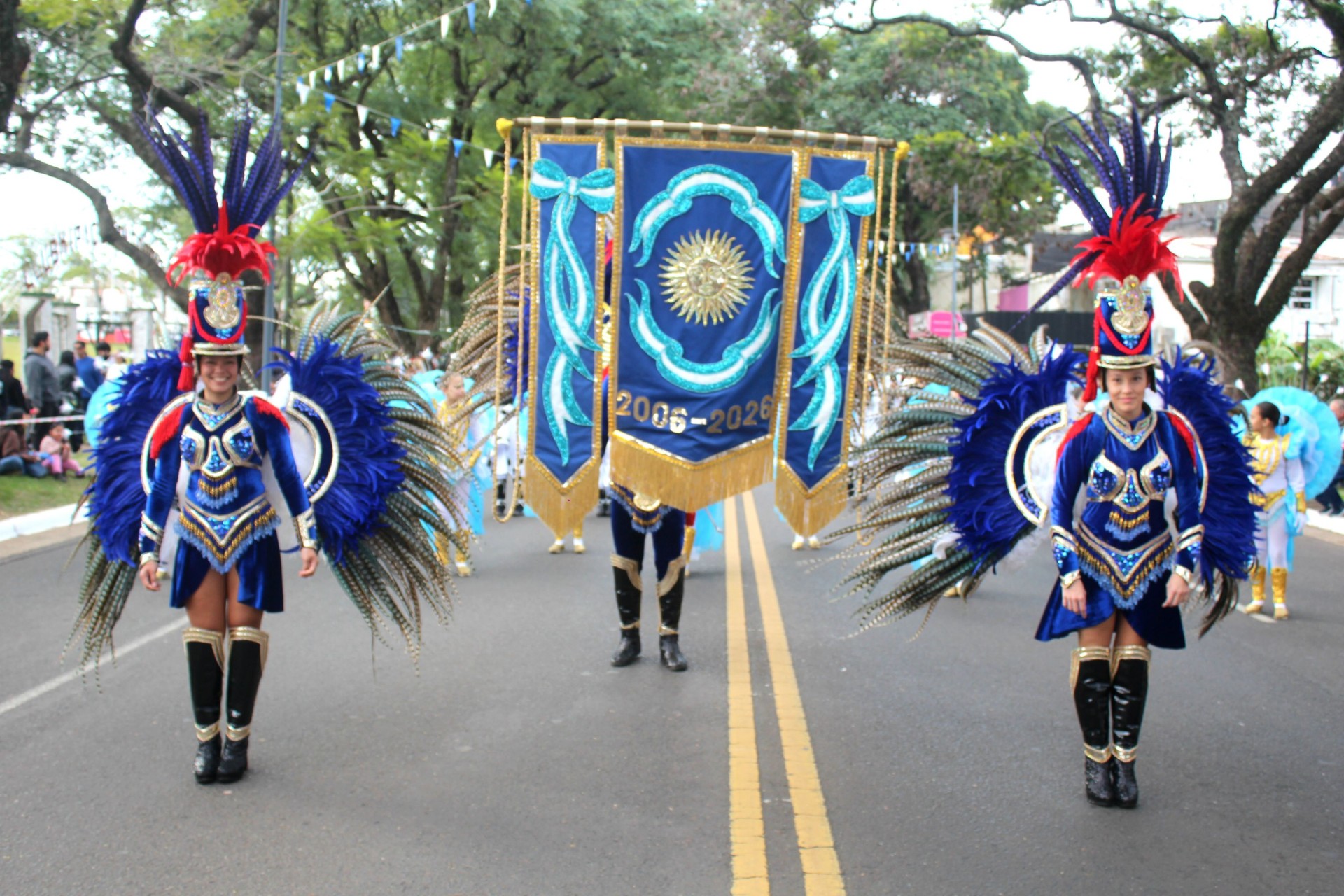 Comparsa Emperatriz en el desfile del 25 de Mayo: cultura y fervor patrio en las calles de Concordia - 7PAGINAS - imagen de origen