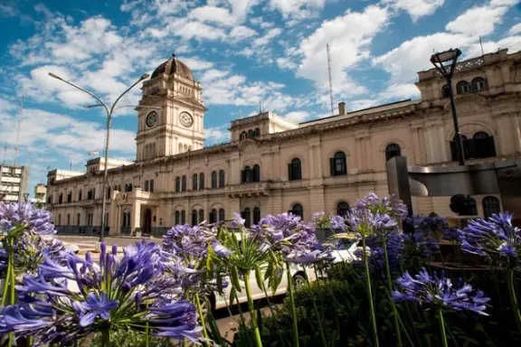 Entre Ríos oficializó créditos por 307 millones de dólares para financiar obras viales - imagen de origen