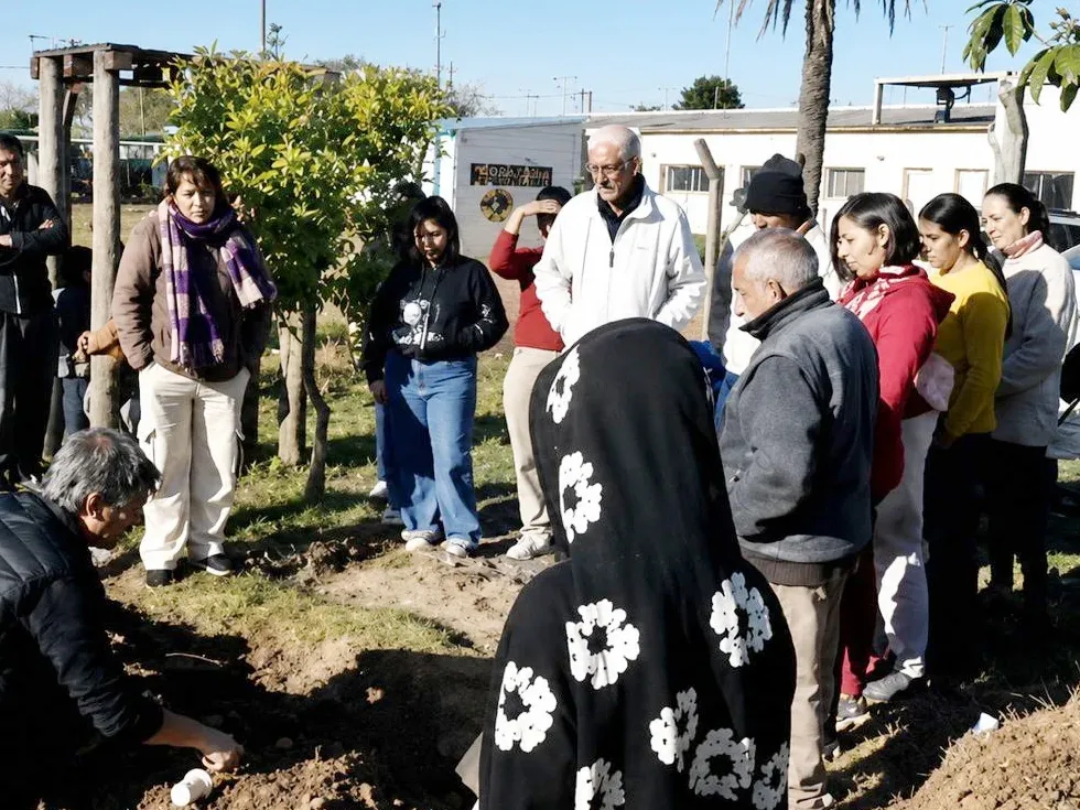 El programa de huertas agroecológicas continúa sumando capacitaciones en barrios y escuelas de concordia - imagen de origen