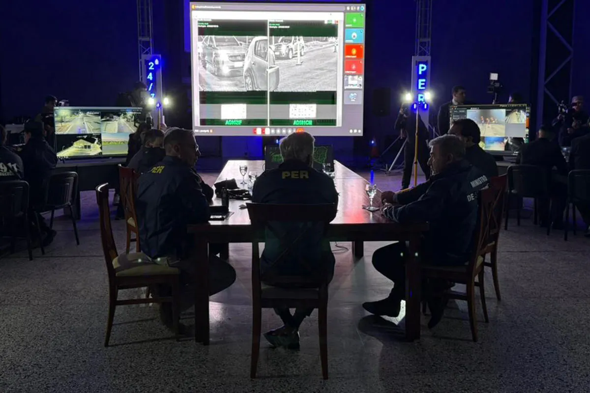 Presentaron la "Operación Blindaje Provincial" con 1.600 policías desplegados en Entre Ríos - Plaza Web - imagen de origen