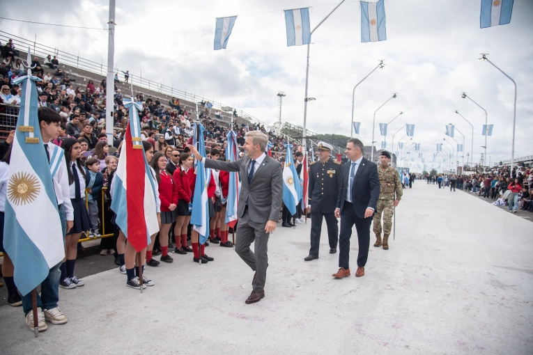 En los festejos por el 25 de Mayo, Frigerio hizo un fuerte llamado al diálogo y el consenso - imagen de origen