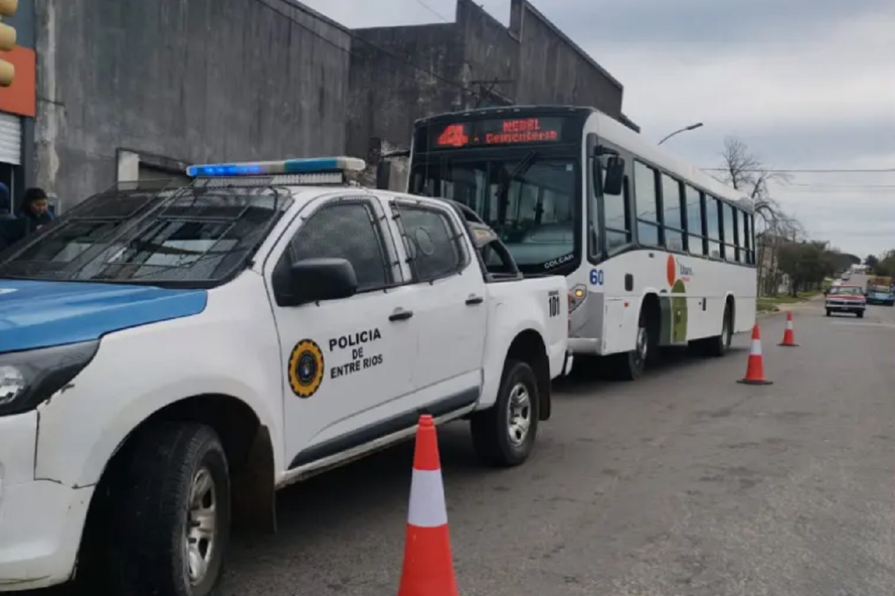 Hombre fue detenido por exhibiciones obscenas en un colectivo - imagen de origen