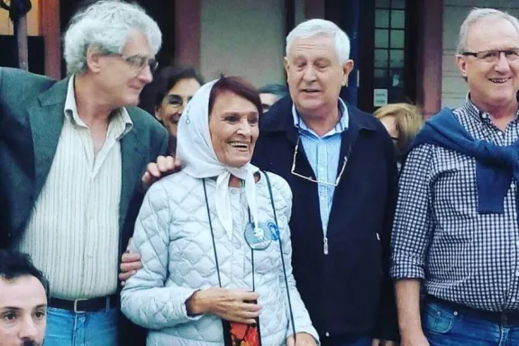 Murió Taty Almeida, la madre de Plaza de Mayo que dejó su huella en la ciudad contra la impunidad - imagen de origen