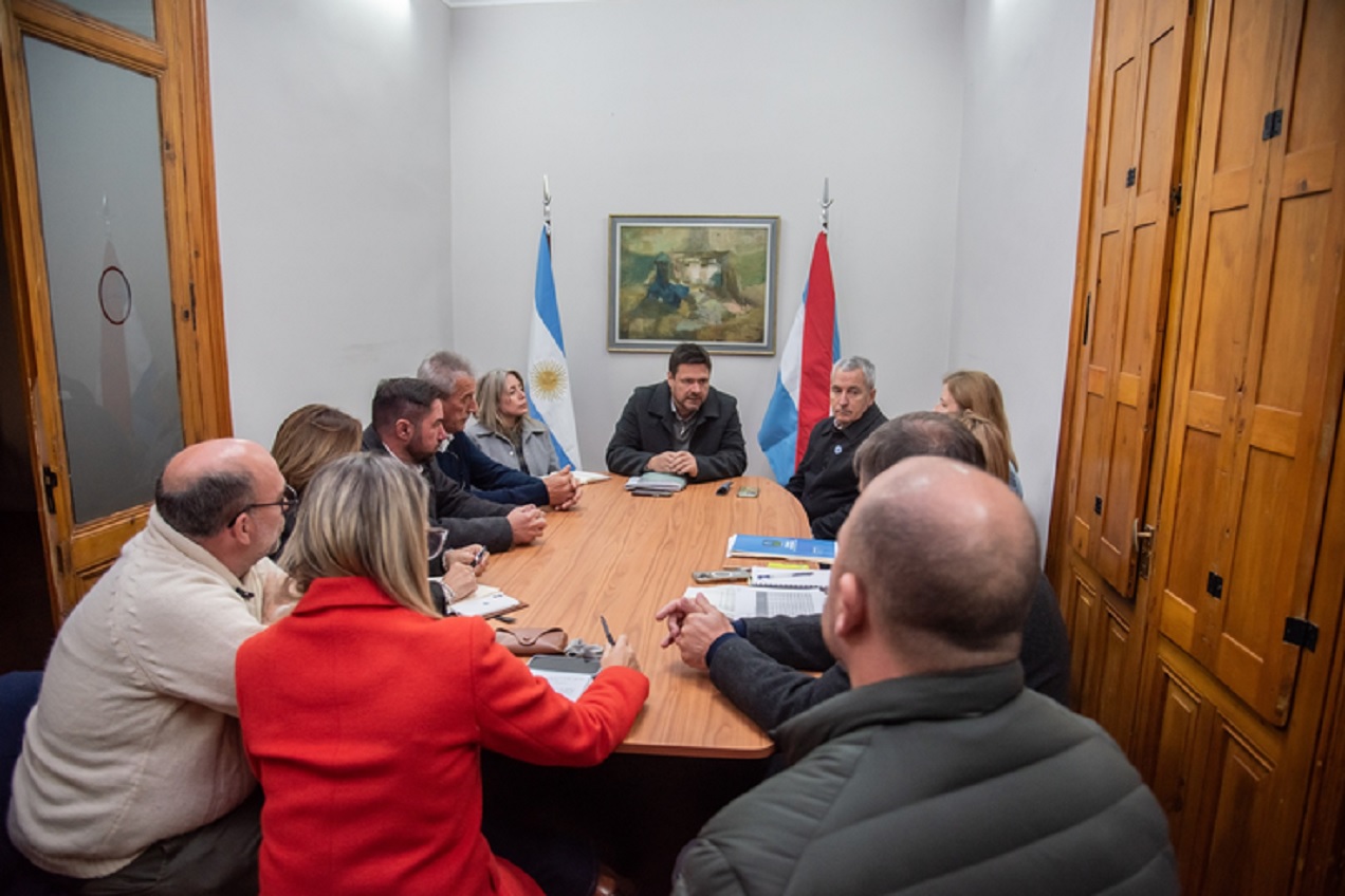 El Ejecutivo recibió a las ligas de comunas y a los bloques legislativos por la coparticipación - imagen de origen