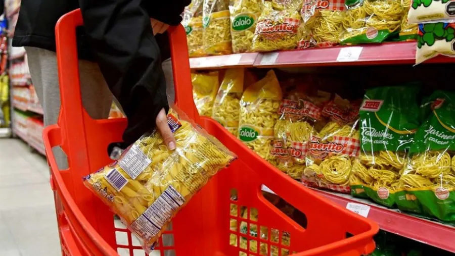 Precios fronterizos: Argentina se vuelve más cara y hay productos más baratos del lado uruguayo | Análisis - imagen de origen