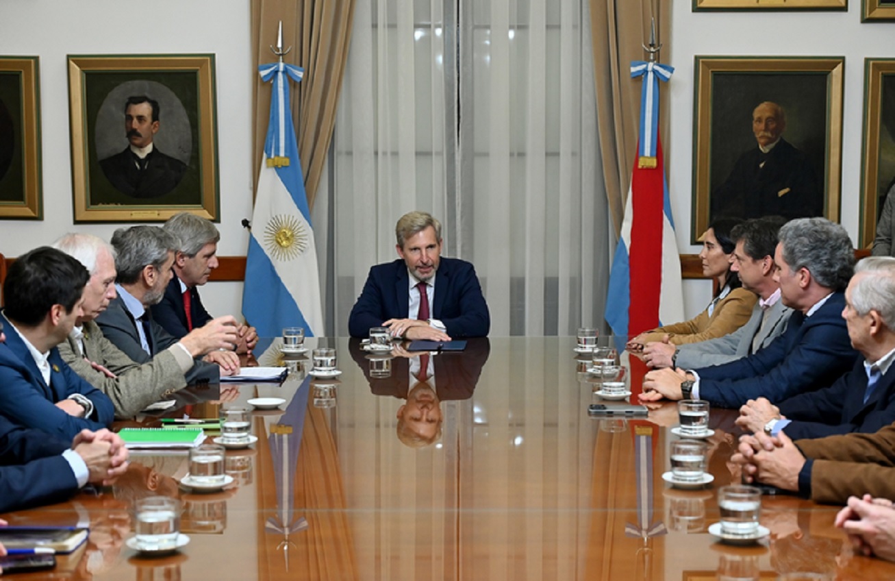El gobernador encabezó un encuentro entre Caputo y empresarios entrerrianos - imagen de origen