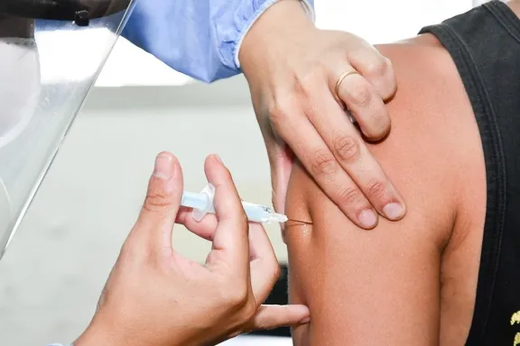 Advierten que el pico de gripe llegará en julio y recomiendan vacunarse cuanto antes - imagen de origen