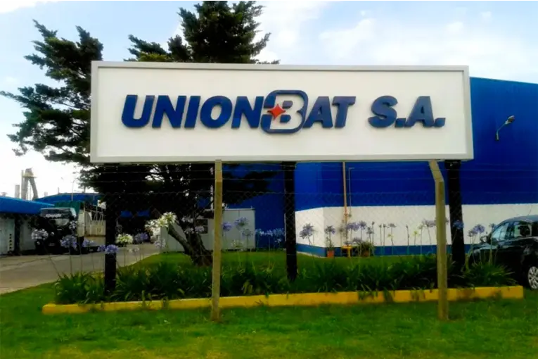 Tras los despidos masivos, trabajadores de Unión Bat realizan acampe en la planta de Gualeguaychú - imagen de origen