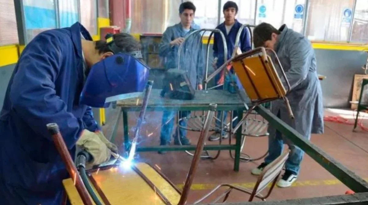 Alertan por la falta de fondos para escuelas técnicas y el impacto en las prácticas de los alumnos - imagen de origen