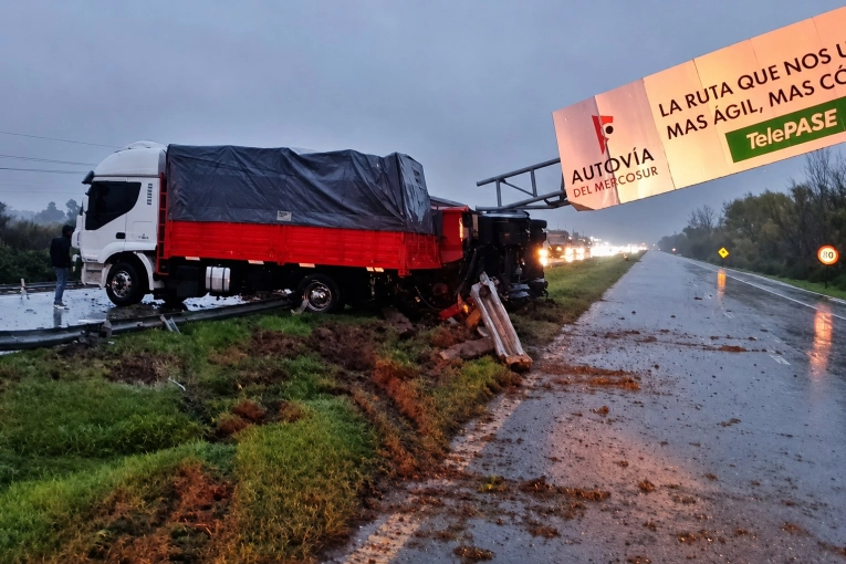 Tránsito asistido en la Ruta Nacional 14 por un siniestro vial a la altura de Ibicuy - imagen de origen