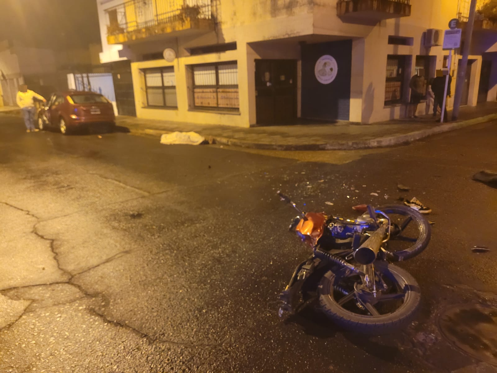 Tragedia en Concordia: identificaron al joven motociclista que murió en el choque; el conductor del auto dio positivo de alcoholemia - 7PAGINAS - imagen de origen