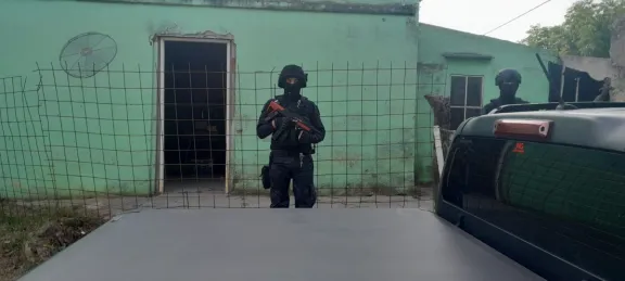 Investigación por narcomenudeo en Victoria culminó con allanamientos simultáneos, el secuestro de cocaína y la detención de un sospechoso - imagen de origen