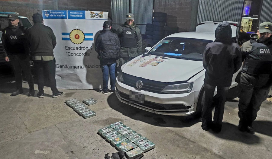 Entre Ríos: Fueron descubiertos con más de 23 kilos de pasta base acondicionados en la carrocería de un automóvil - imagen de origen