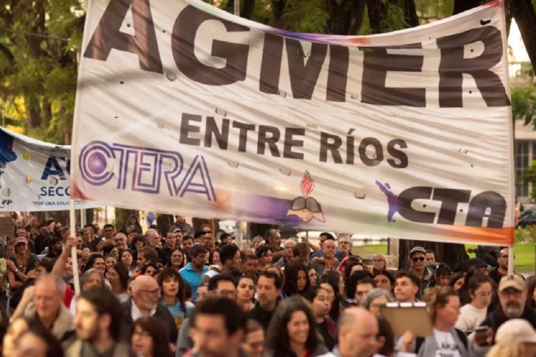 Agmer aseguró que el paro tuvo un 80% de acatamiento y el Gobierno habla de 71% de presentismo - imagen de origen