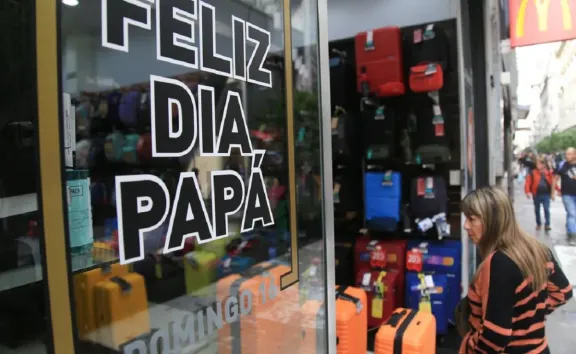 Día del Padre 2026: las ventas bajaron 0,3% anual a nivel país - imagen de origen