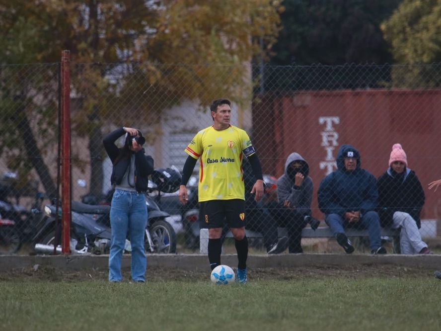 Sporting goleó y quedó solo arriba en la divisional B tras la derrota de Sportivo Larroque - imagen de origen