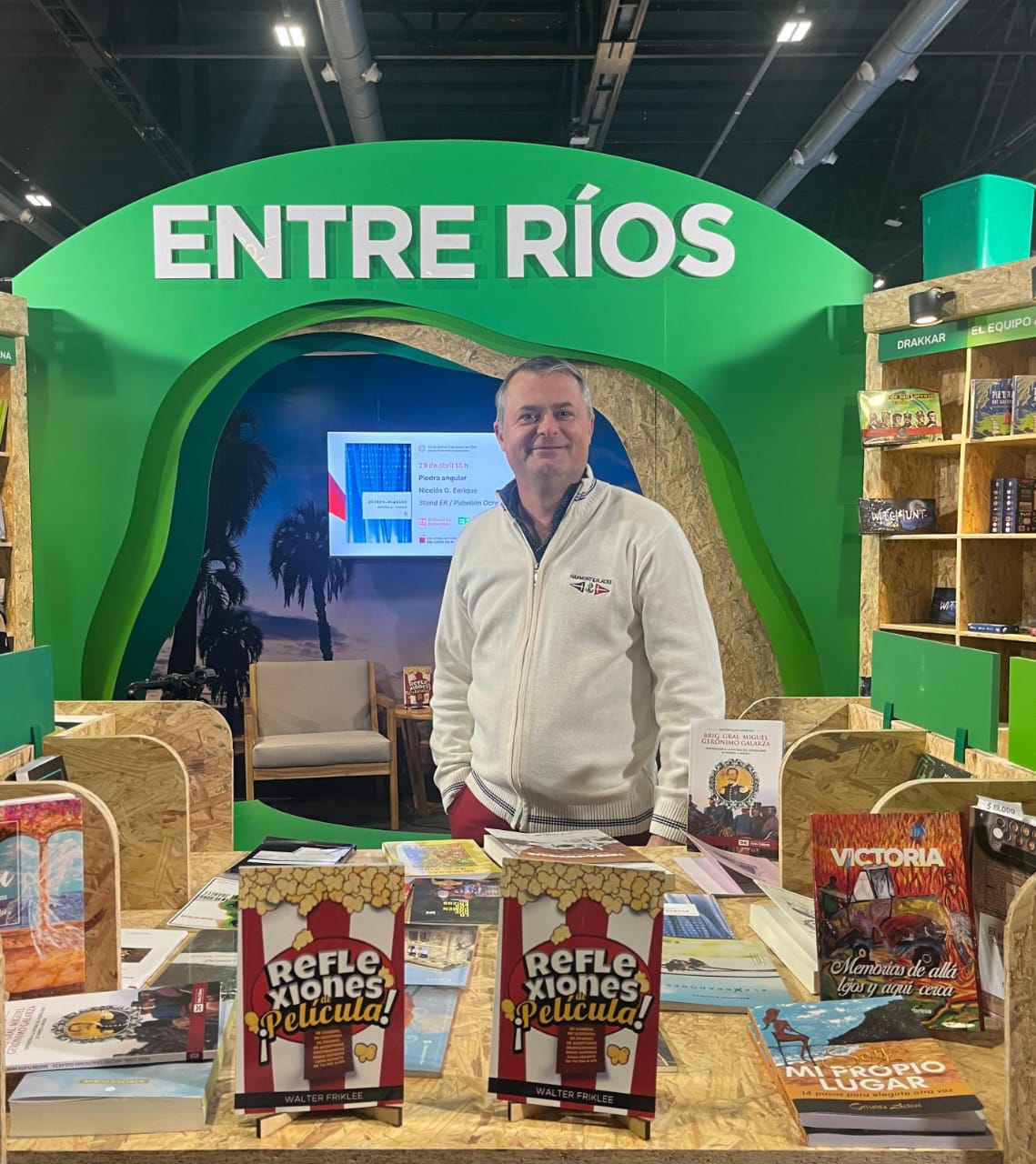 Walter Friklee presentó “Reflexiones de Película” en la Feria Internacional del Libro de Buenos Aires - imagen de origen