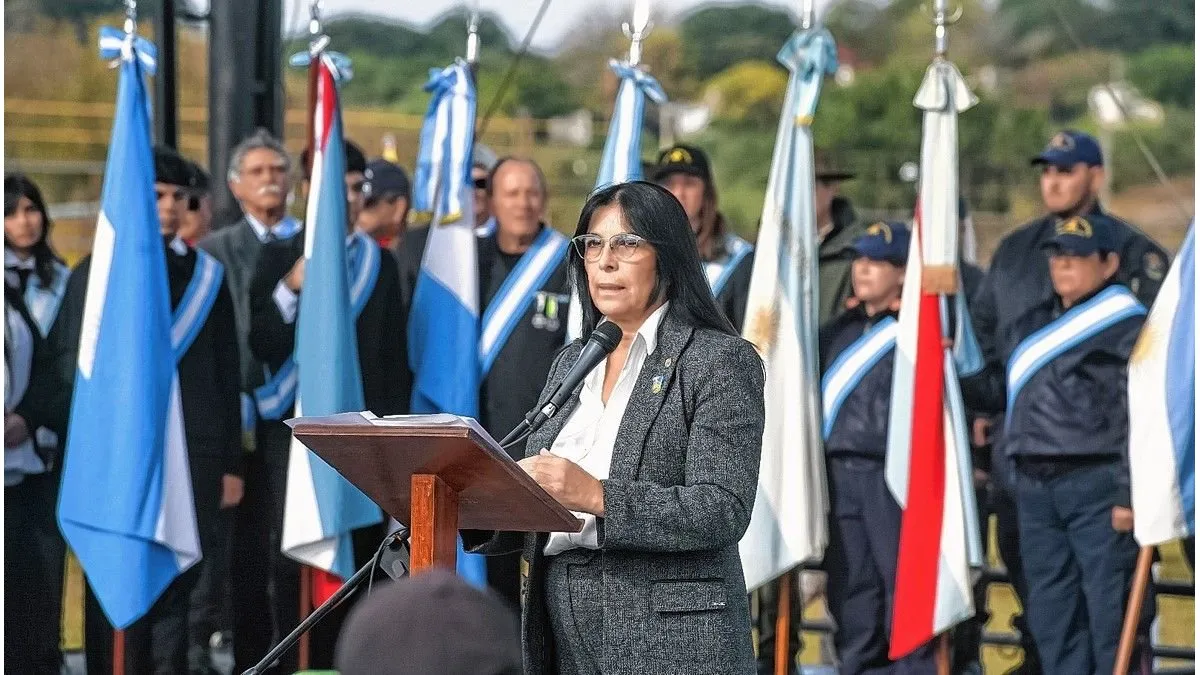 Alicia Aluani encabezó en Diamante el acto por el 25 de Mayo: “La patria se construye todos los días” - imagen de origen