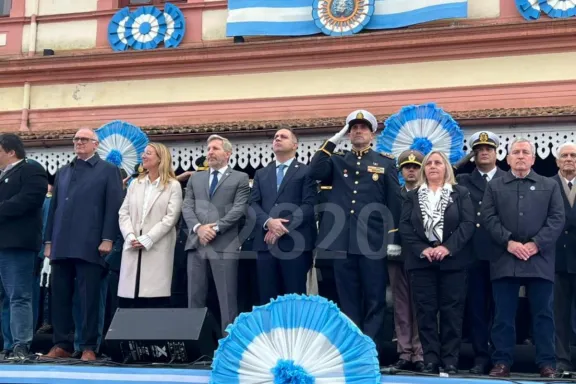 Davico en el 25 de Mayo: "Sigamos luchando por ser libres, porque la libertad es convivencia y respeto" - imagen de origen