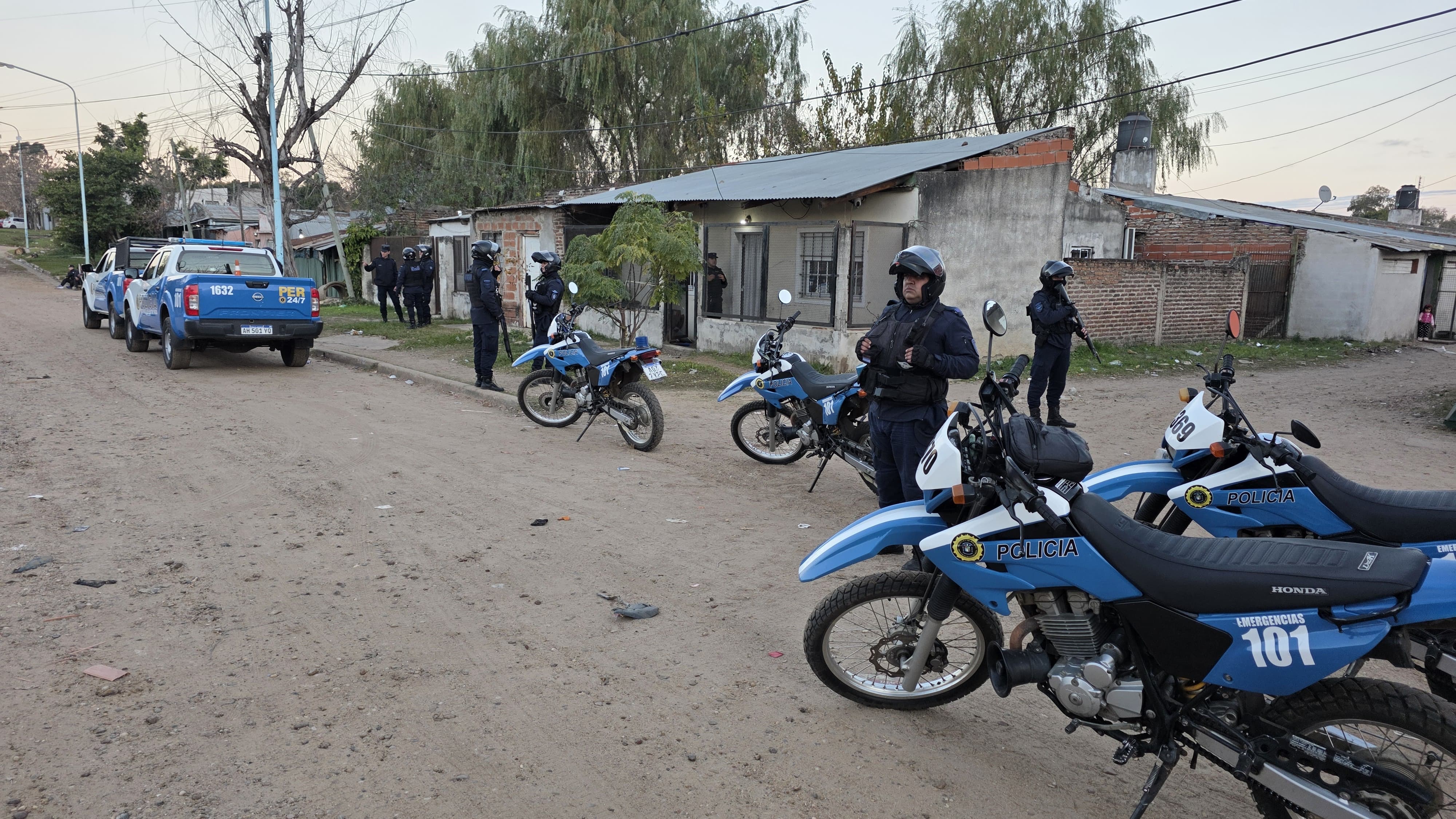 Allanamientos por un enfrentamiento armado terminaron con cinco detenidos y secuestro de drogas - imagen de origen