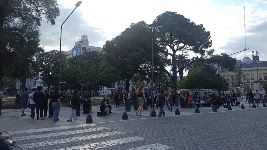 En Paraná despiden al Indio en la esquina donde nació y creció | Análisis - imagen de origen