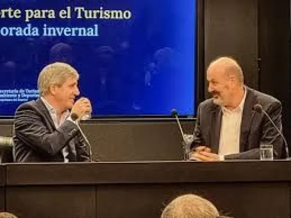 Denunciaron a Adorni, Caputo y Sturzenegger por presunto fraude por 400.000 millones de pesos contra Vialidad Nacional - imagen de origen