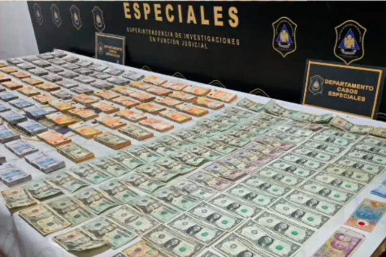 Secuestraron $43 millones y dólares tras allanamientos en Buenos Aires por robos multimillonarios en Chajarí - imagen de origen