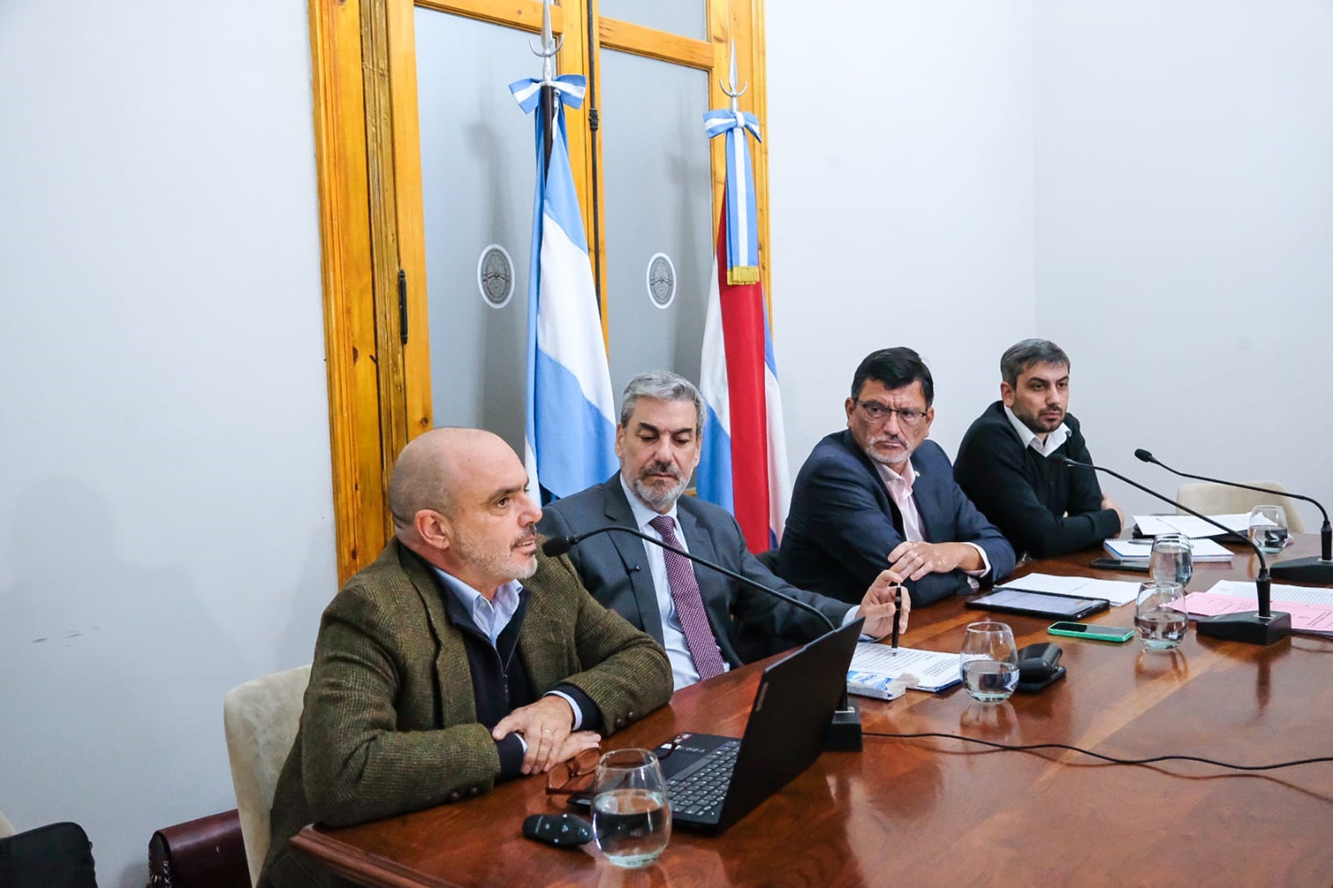 El Ministro de Economía y el titular de la Caja de Jubilaciones expusieron en el Senado sobre la reforma previsional - imagen de origen
