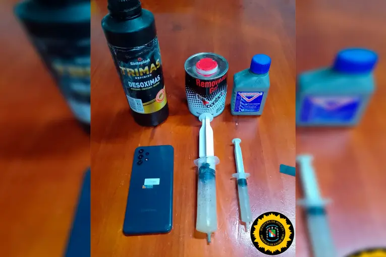 Detuvieron a un hombre que dañó la camioneta de un familiar usando jeringas con productos químicos - imagen de origen