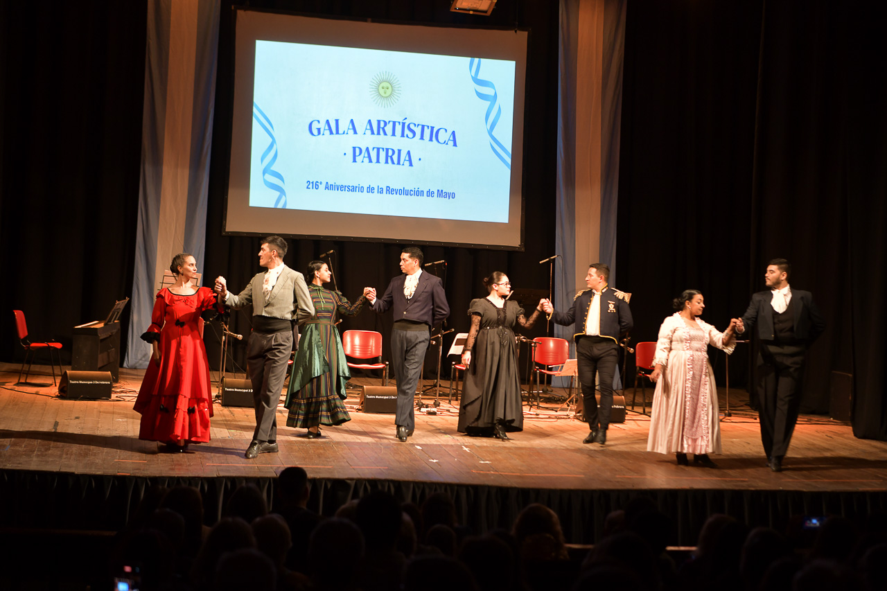 Paraná celebró la Revolución de Mayo con una Gala Patria en el Teatro 3 de Febrero - Plaza Web - imagen de origen