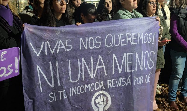 Con una convocatoria que superó a ediciones anteriores, el movimiento Ni Una Menos marcó presencia en Chajarí - imagen de origen