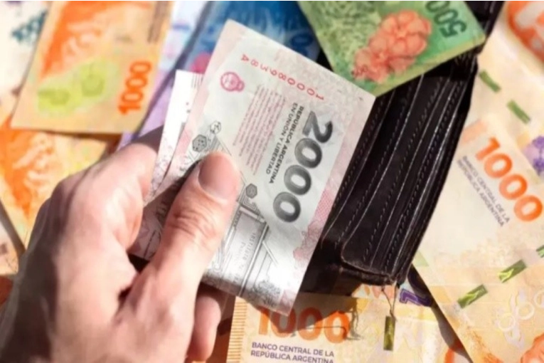 ANSES confirmó bono de $70.000 y aguinaldo para jubilados en junio - imagen de origen