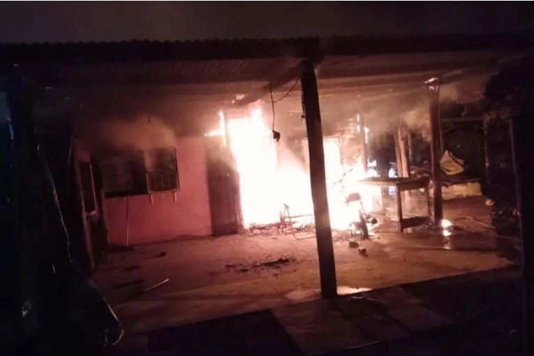 Una familia perdió todo tras el incendio en su vivienda - imagen de origen