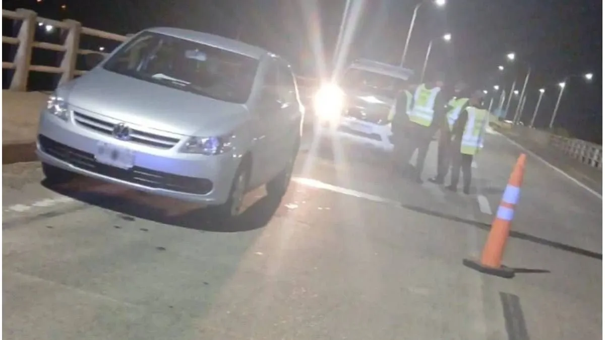 Hallan un auto abandonado con una nota de auxilio en Santa Fe y buscan a su propietario de Paraná - imagen de origen