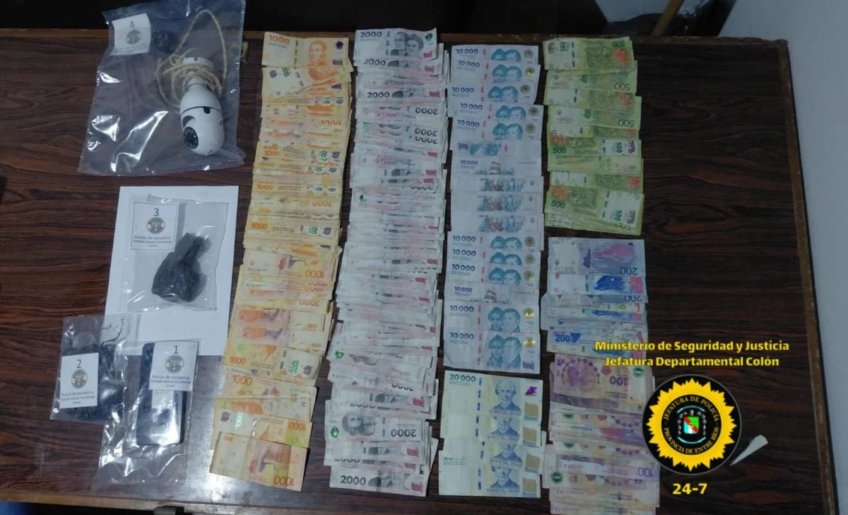 Allanamientos por narcomenudeo en Colón: secuestran cocaína, dinero, un arma y detienen a dos mujeres - imagen de origen