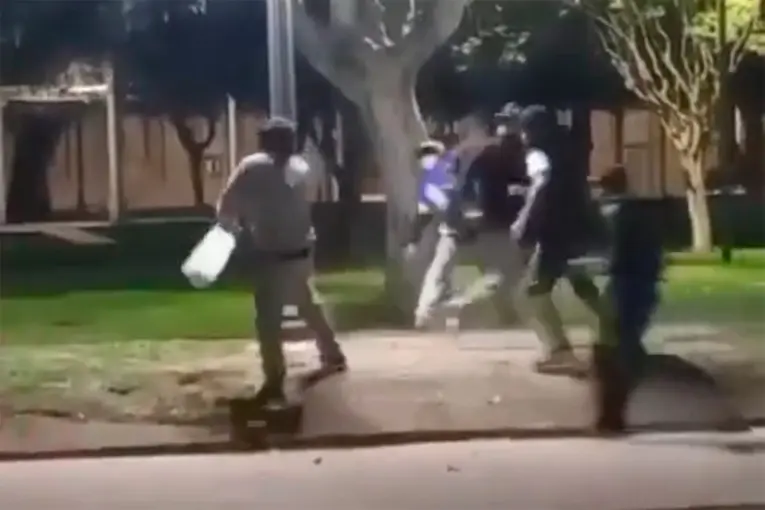 Tras la difusión de un video, investigan agresión a una persona en situación de calle - imagen de origen