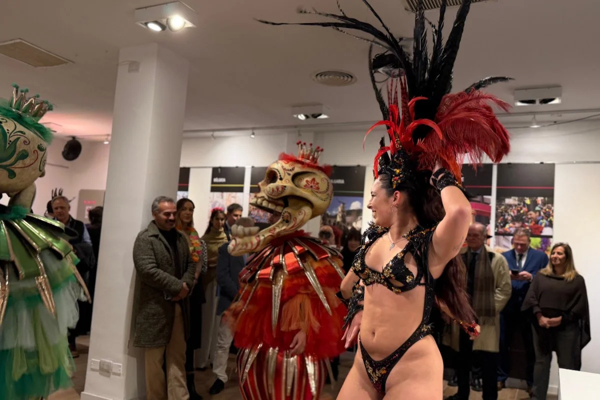 Gualeguaychú participó en la muestra internacional sobre carnavales en la Casa de Entre Ríos - imagen de origen