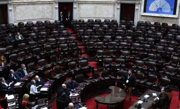 Cinco diputados entrerrianos no dieron quórum y ayudaron a frenar la interpelación a Adorni - imagen de origen