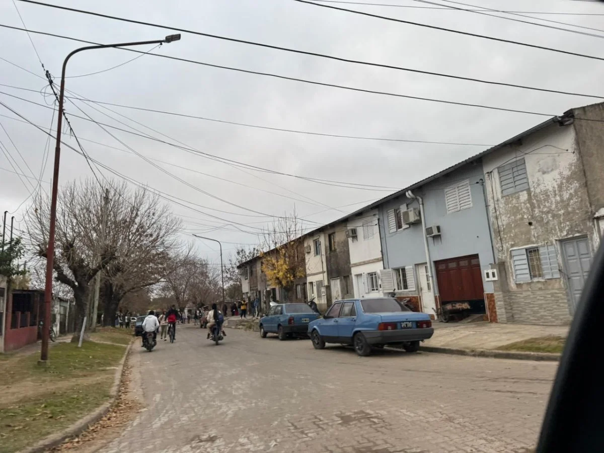 Disturbios durante allanamientos por narcotráfico en el barrio Malvinas Argentinas - imagen de origen