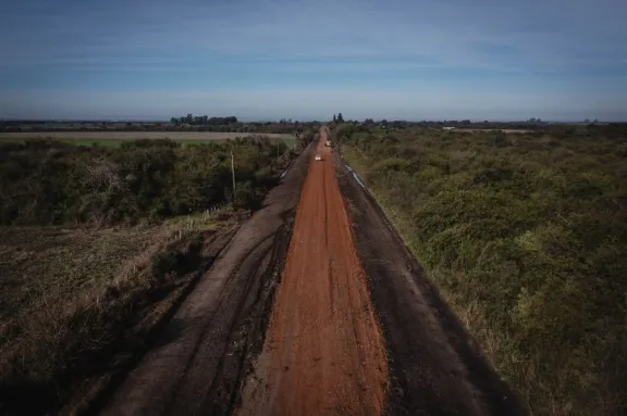 El Gobierno provincial invierte más de 24.000 millones de pesos en mejora de caminos y maquinaria vial - imagen de origen