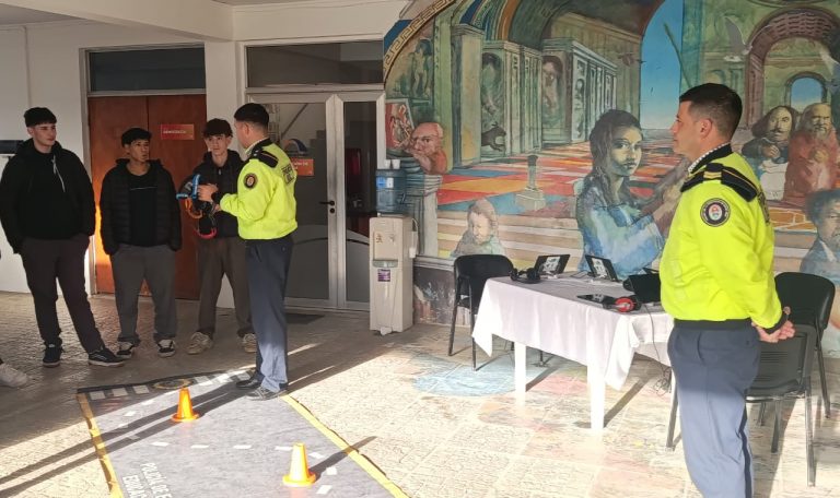 Alumnos de escuelas locales participaron en actividades por el Día Nacional de la Seguridad Vial - imagen de origen