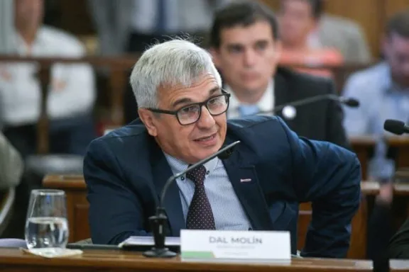 "La reforma es tan mala que ni el propio Dal Molín quiso esperarla": duras críticas del bustismo al senador oficialista. - imagen de origen