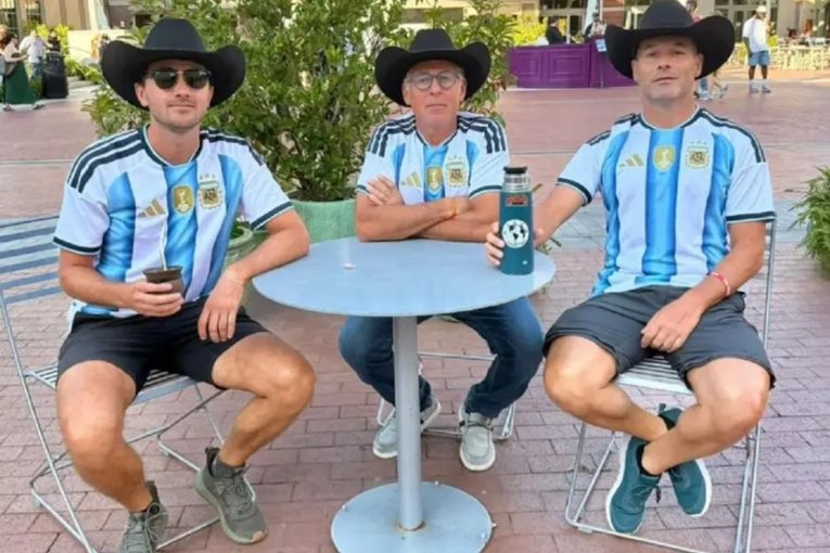 Los Ciclistas de Gualeguaychú están a 700 km de llegar al Mundial tras recorrer 17 países - imagen de origen