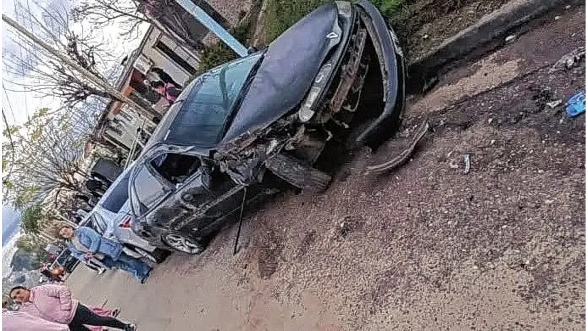 Concordia: conductor ebrio destrozó varios autos e hirió a dos personas con una máquina vial - imagen de origen