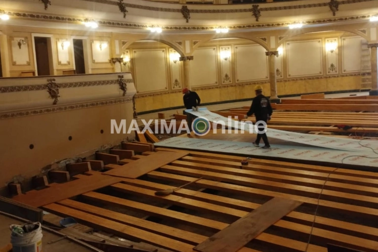 Avanzan los trabajos para el recambio del piso del Teatro Gualeguaychú - imagen de origen