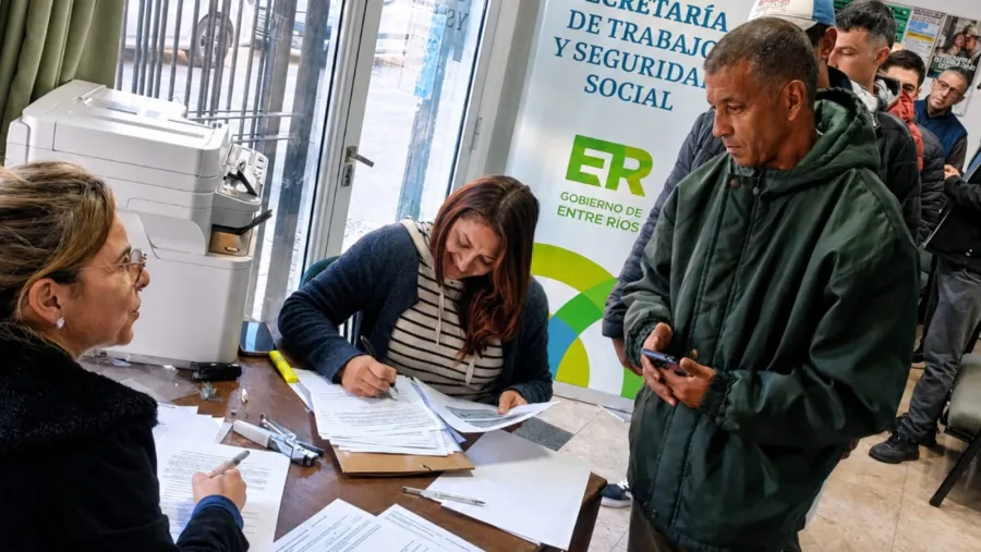 Gobierno y sindicatos coordinaron asistencia para trabajadores de Granja Tres Arroyos | Análisis - imagen de origen