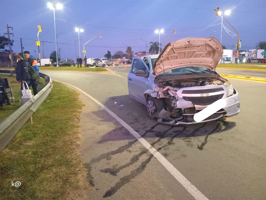 Choque en la zona de "El Martillo": dos autos colisionaron y afortunadamente no hubo heridos - imagen de origen